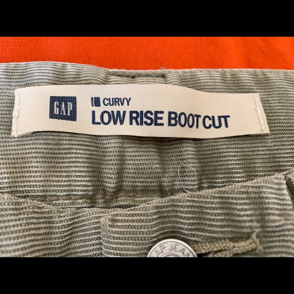 VINTAGE GAP low rise curvy bootcut corduroys.